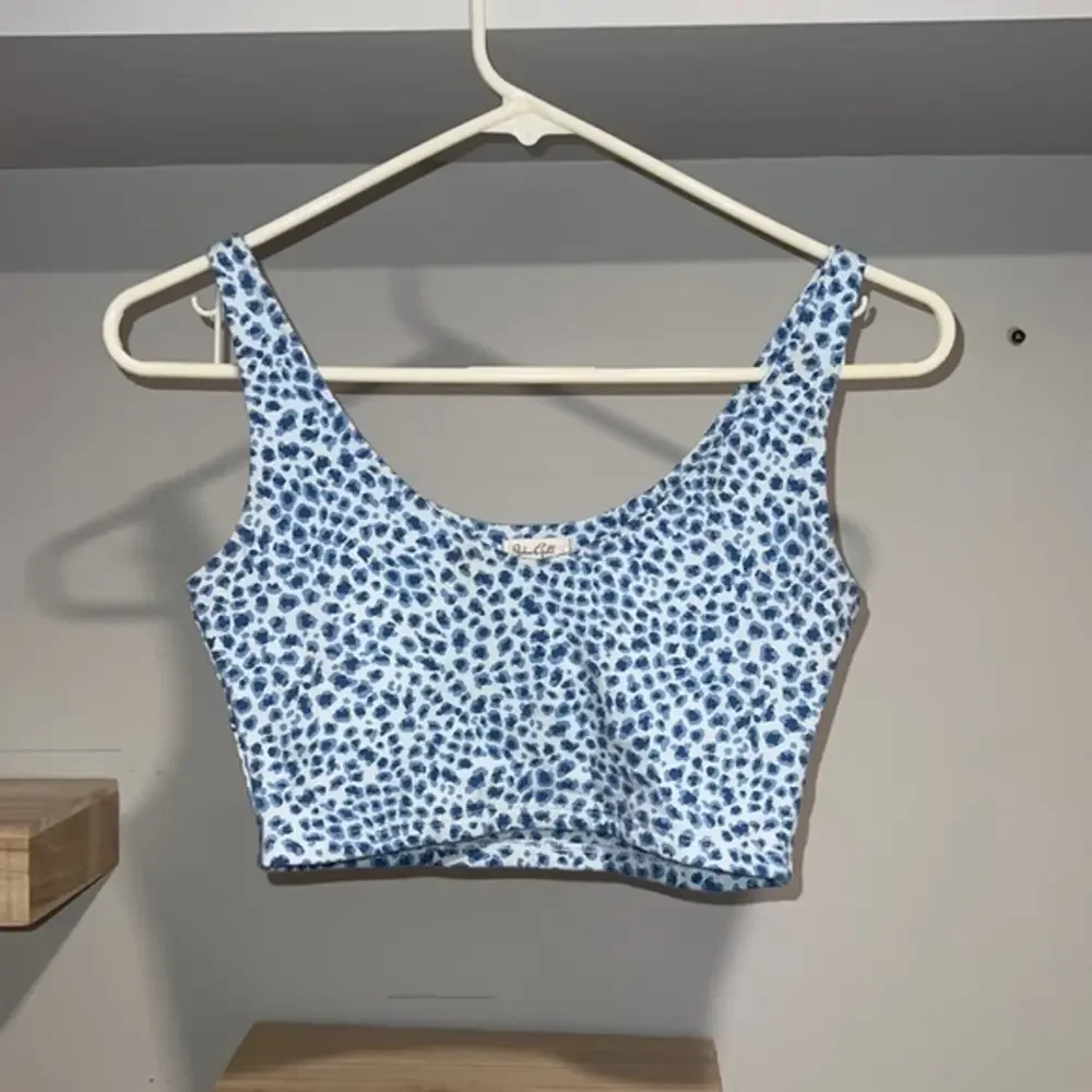 Brandy Melville blue cheetah‎ print crop top